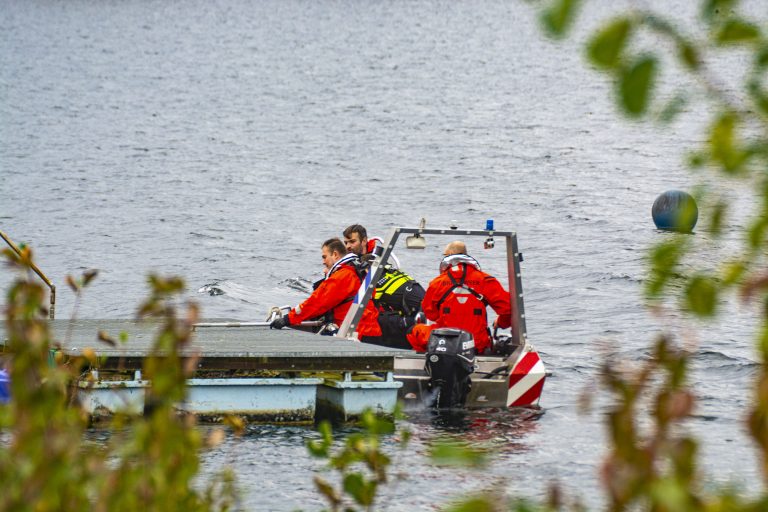 Zoekactie op duik plas vanwege omgeslagen kano