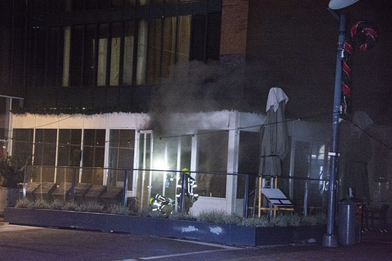 Brand verwoest restaurant en veroorzaakt flinke schade aan bioscoop