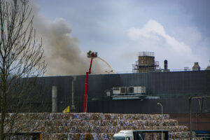 Brand bij papierfabriek snel onder controle