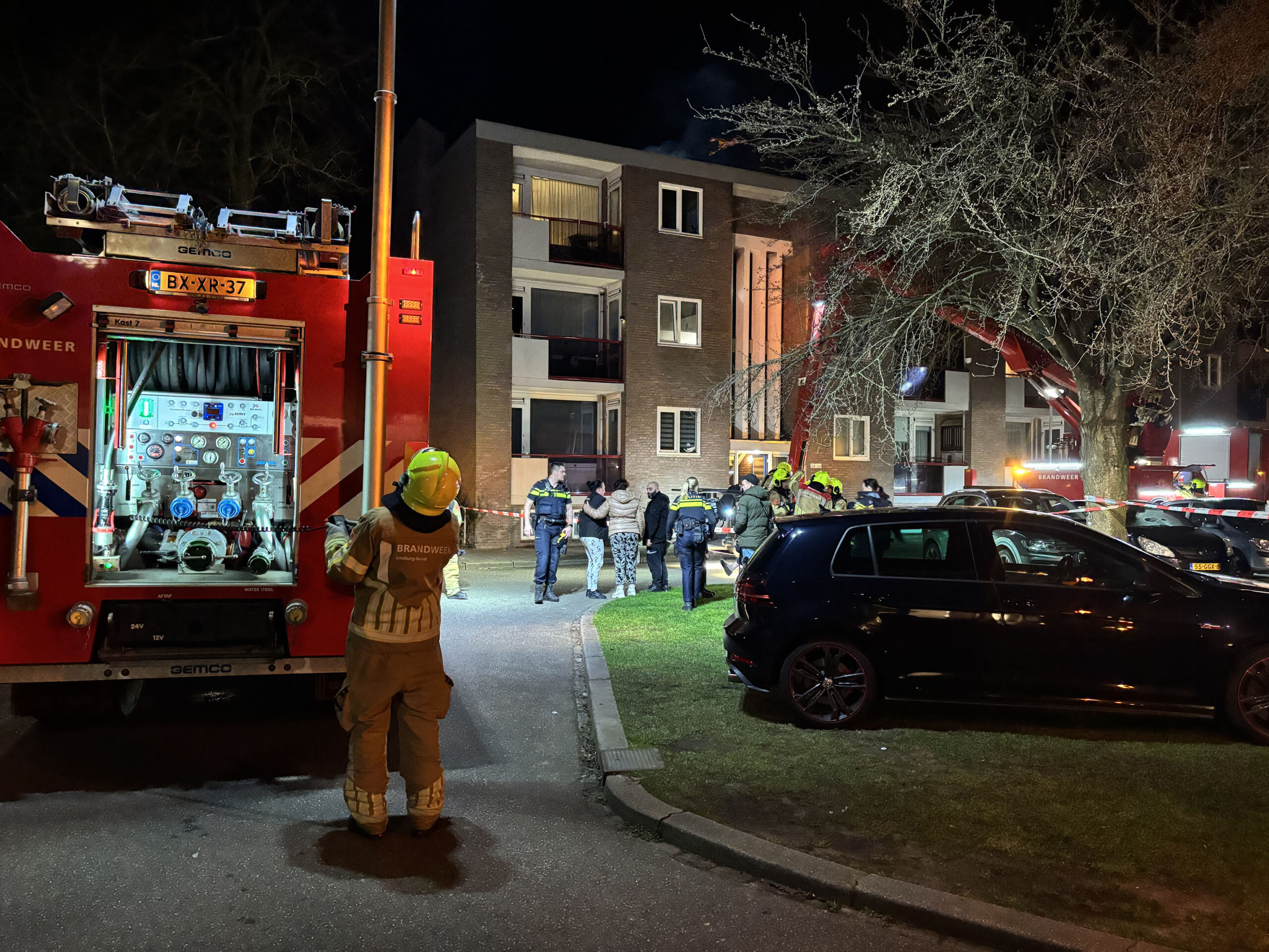 Korte hevige brand in portiekflat, 6 appartementen onbewoonbaar