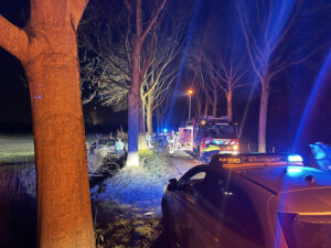 Twee personen gewond bij ernstige aanrijding in buitengebied