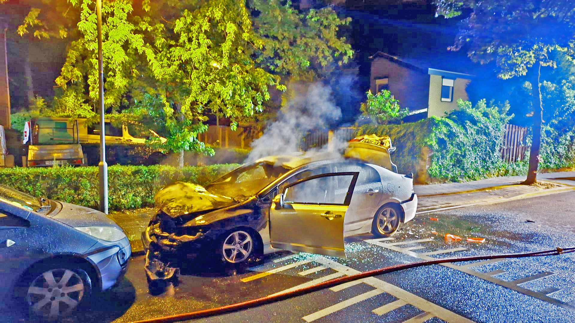 Brand verwoest geparkeerde auto in Tegelen