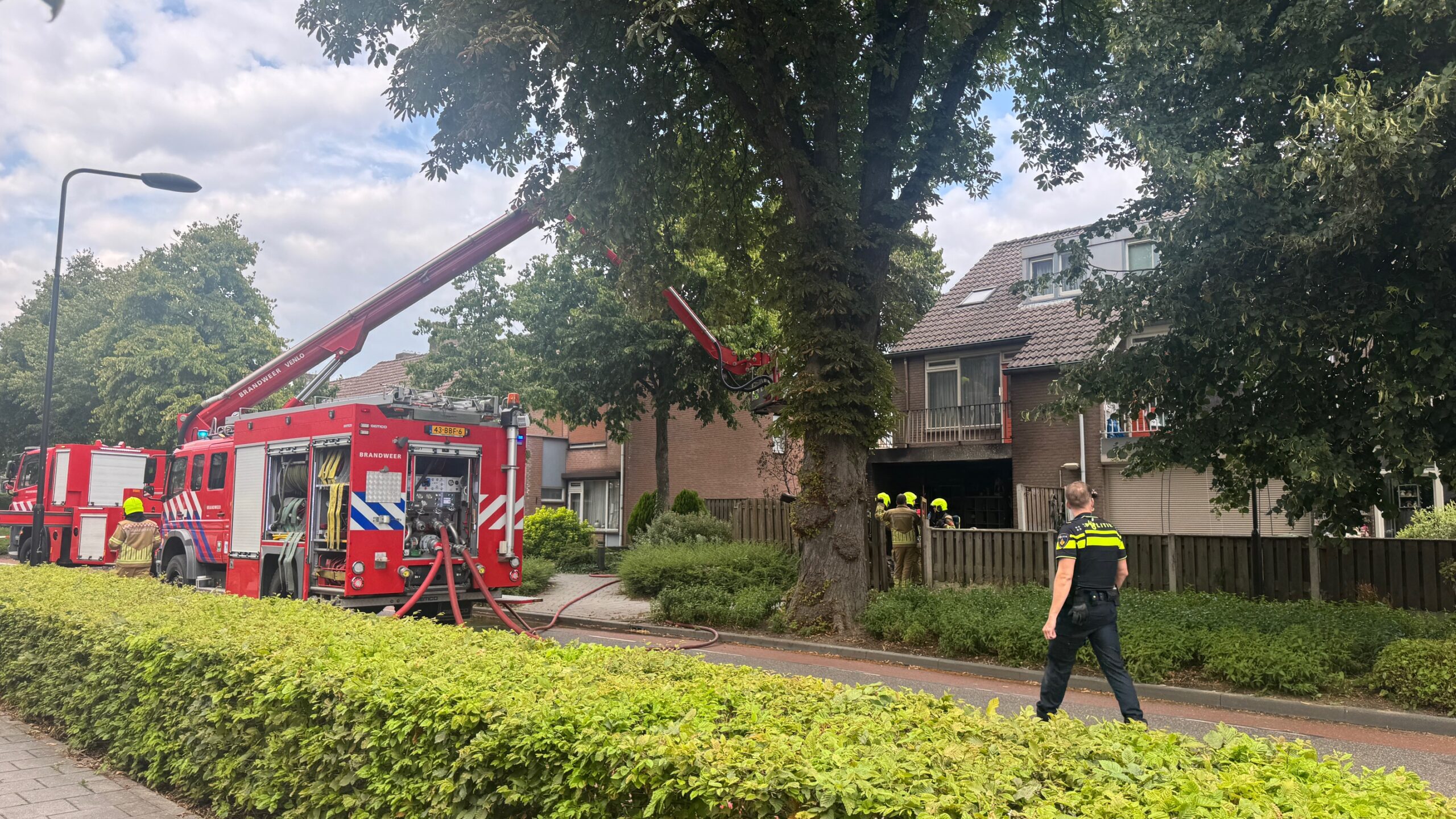 Tuinbrand slaat over naar appartement Wildenkamp