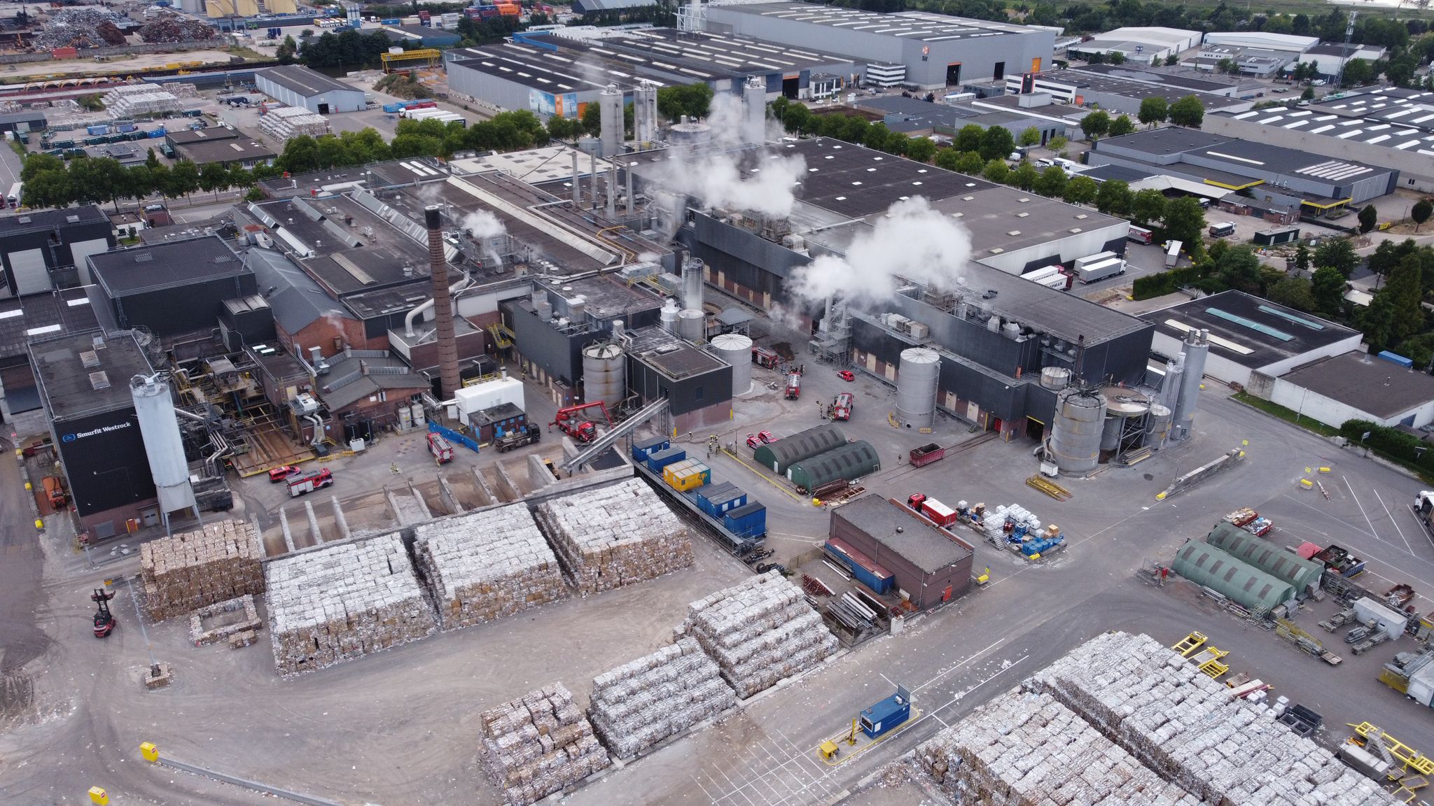 Brand bij papierfabriek lastig te blussen