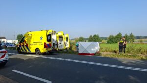 N271 tussen Belfeld en Reuver uren lang dicht na aanrijding