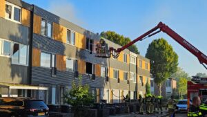 Jongen (16) overleden bij korte hevige woningbrand Plutolaan