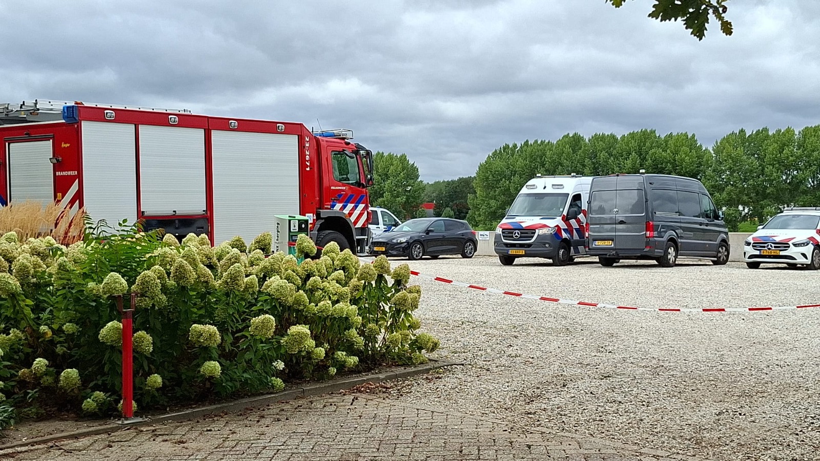Wandelaar treft stoffelijk overschot aan naast Maas