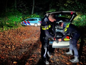 Politie zit stropers op de hielen in bosgebied
