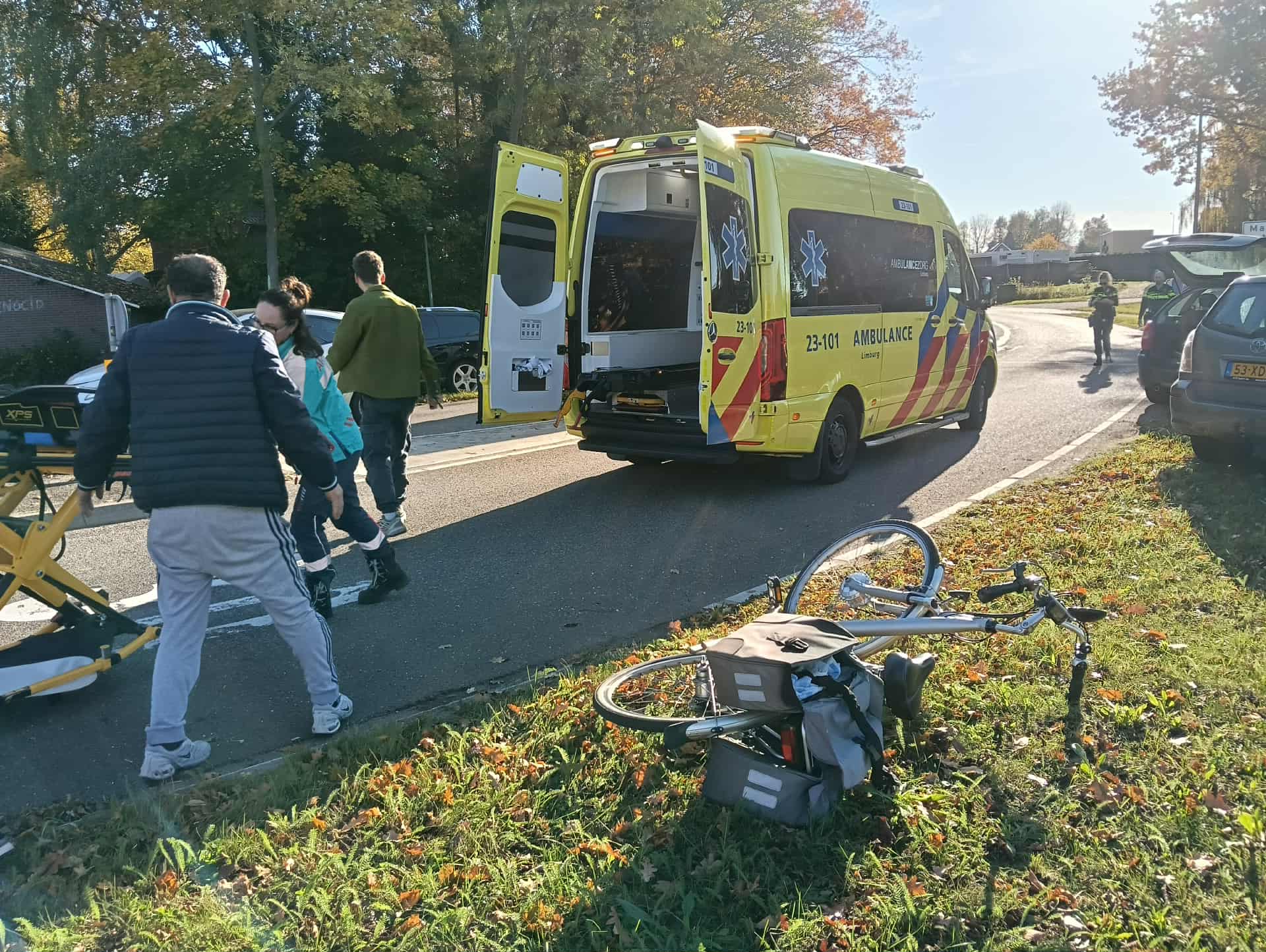 Fietsster aangereden op rotonde Elmpterweg