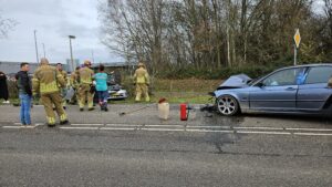 Automobilisten gewond na frontale aanrijding